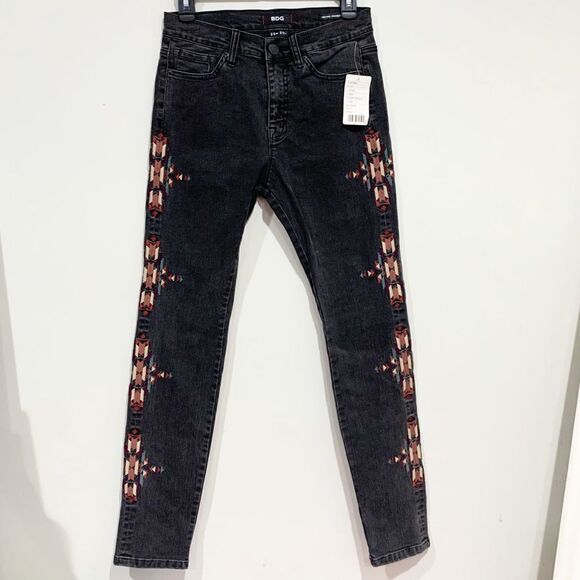 NWT BDG Urban Outfitters High Rise Cigarette Jeans — Size 28W x 30L - Picture 6 of 13